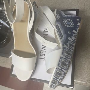 Gently used Nine West blue and white chunky heels.